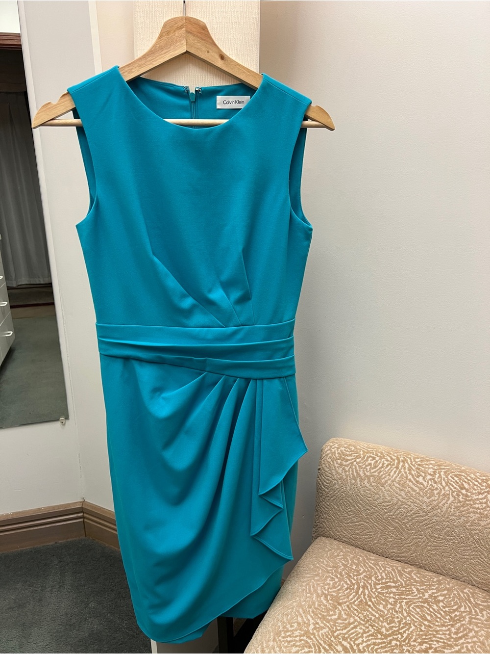 Calvin Klein Size 0 Turquoise Sleeveless Sheath Dress. Career